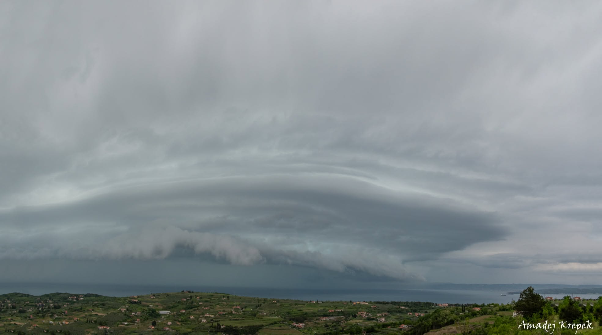Shelf cloud over the Slovenian coast, 10 May 2021